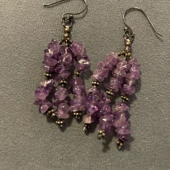 SOLD ❌ Purple beaded dangly earrings - Picture 2 of 6